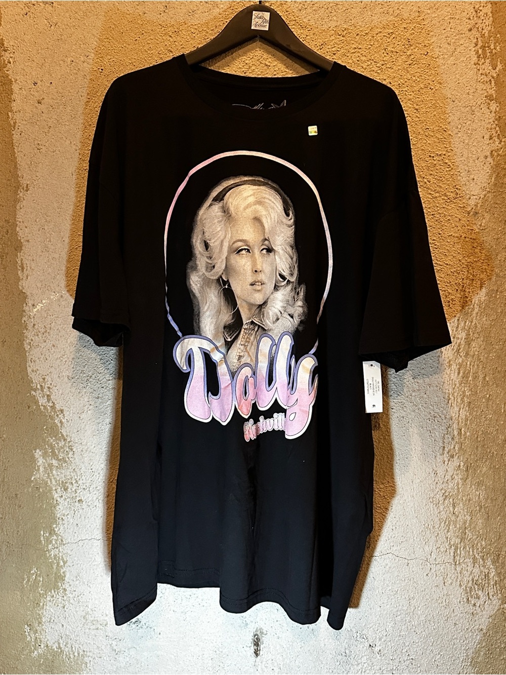 Official show merch-Dolly Graphic Short Sleeve Tee - Black